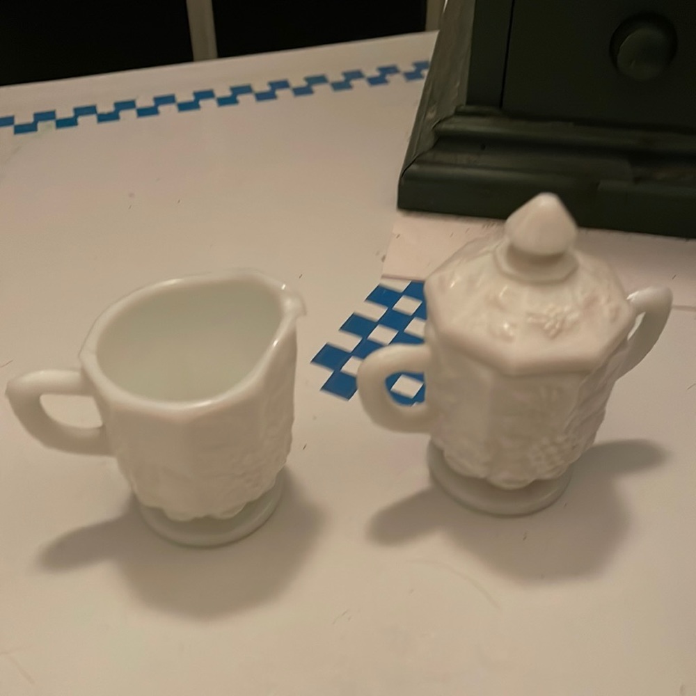 VINTAGE WESTMORELAND WHITE MILK GLASS SUGAR & CREAMER